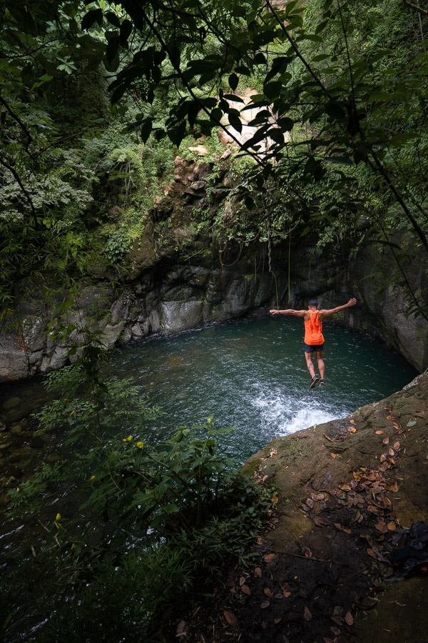 joguata waterfall cliff jump panama