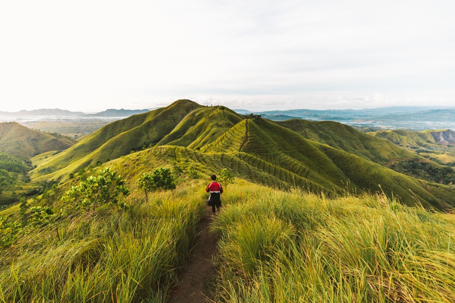Binabaje Hills Hike in Alicia, Bohol: Best Sunrise Hike on Bohol