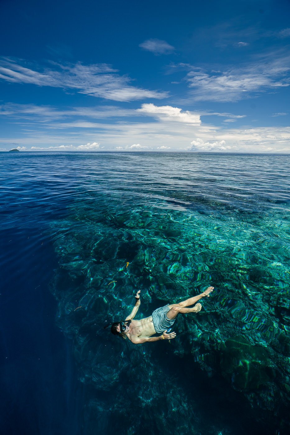 a person floating in the ocean with a snorg.