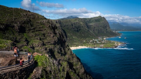 Hiking the Makapu&rsquo;u Point Lighthouse Trail on Oʻahu, Hawaiʻi
