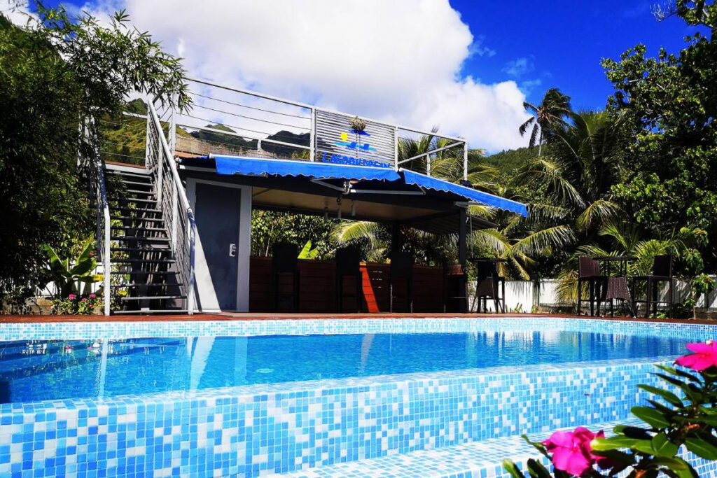 Resorts in Moorea with a swimming pool located near the villa.