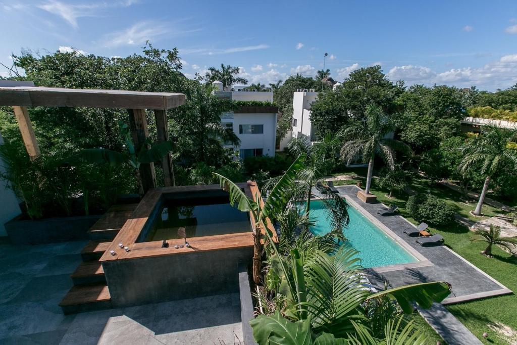 An aerial view of a house with a swimming pool.