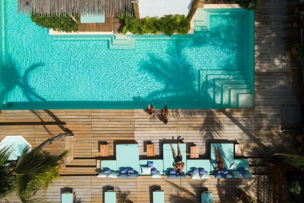 An aerial view of a pool and lounge chairs.