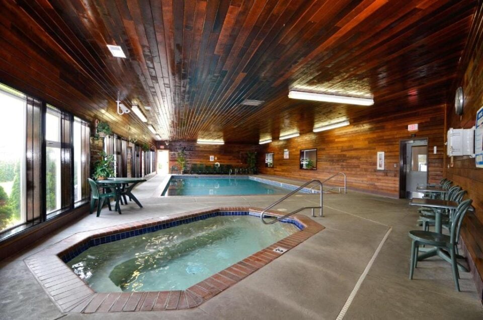 Top 12 Hotels with A Hot Tub in Lincoln City
