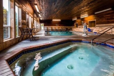 12 Best Hotels with A Hot Tub in Lincoln City